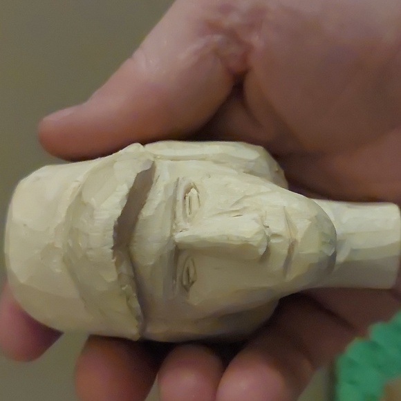 Set of 2 Hand-carved Wooden Heads - Picture 5 of 7